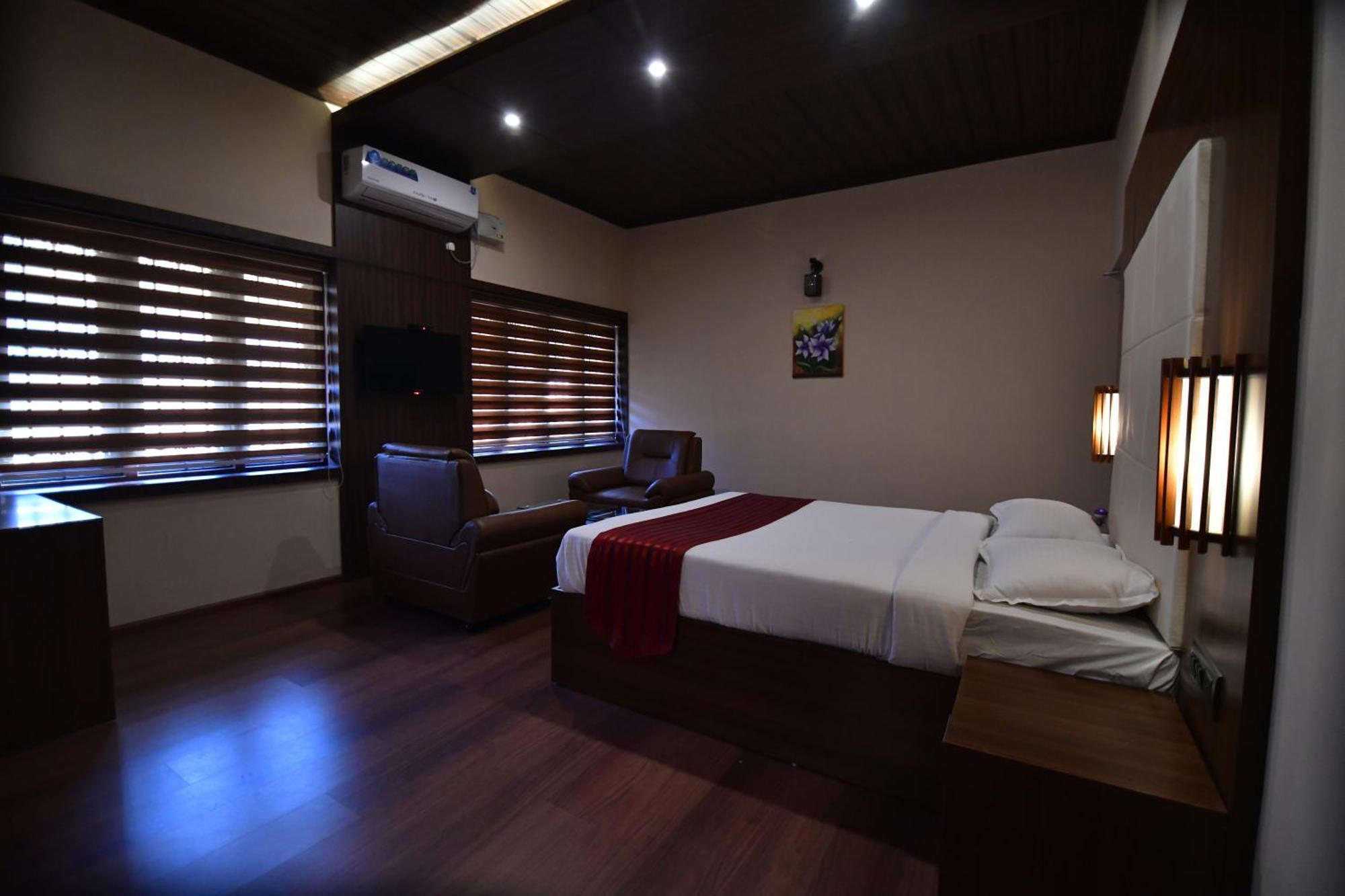 The Garuda Hotels Thrissur Exterior foto