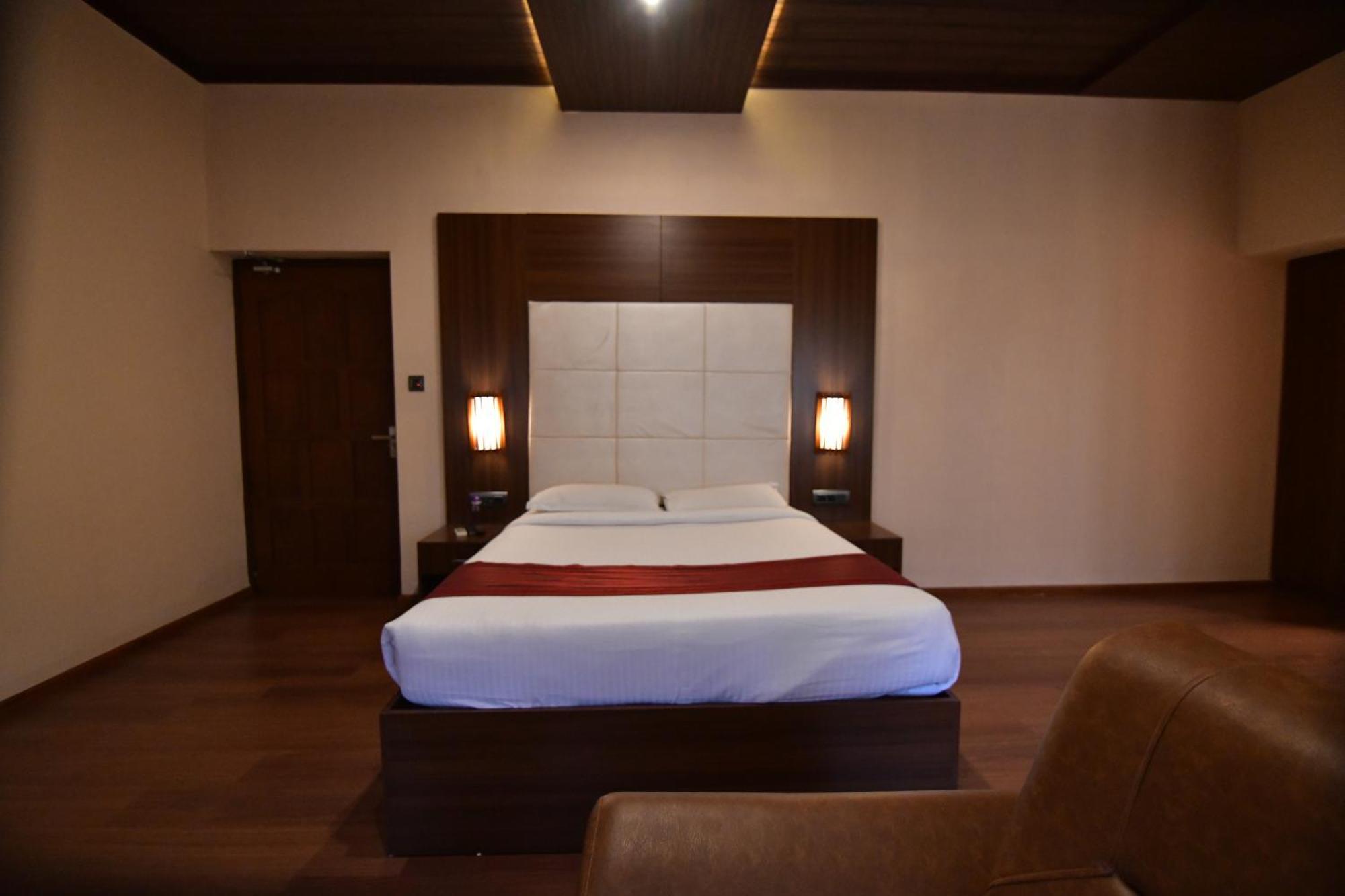 The Garuda Hotels Thrissur Exterior foto