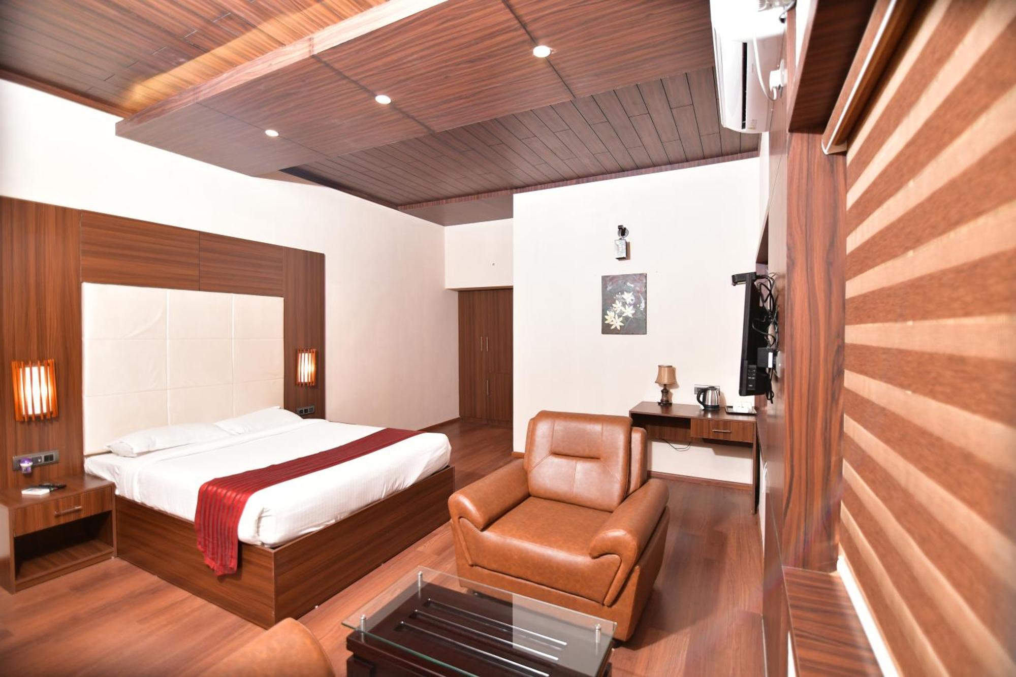 The Garuda Hotels Thrissur Exterior foto